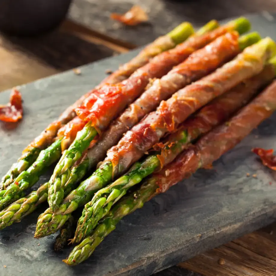 bacon wrapped asparagus -  Fine Dining Lovers