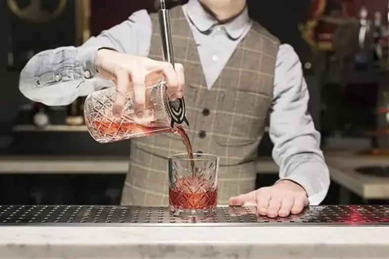 Negroni cocktail preparation