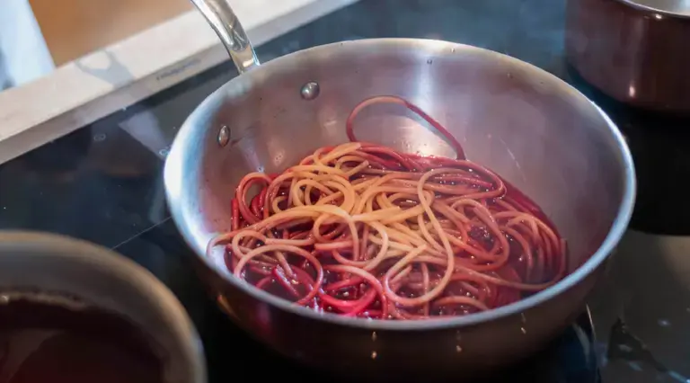 Michael Tusk's spaghetti_Glazing spaghetti.