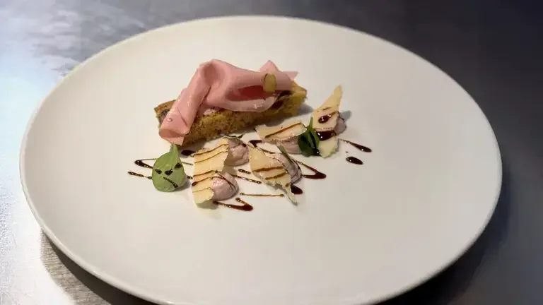 Crispy panettone with mortadella mousse plated
