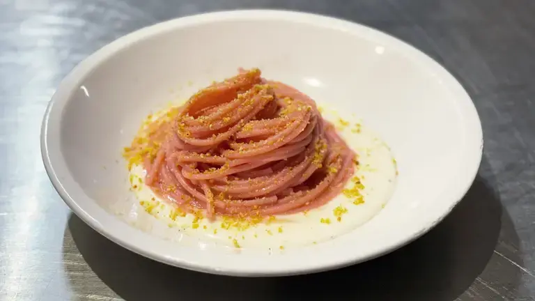 Spaghetti with beetroot cream served in the pan