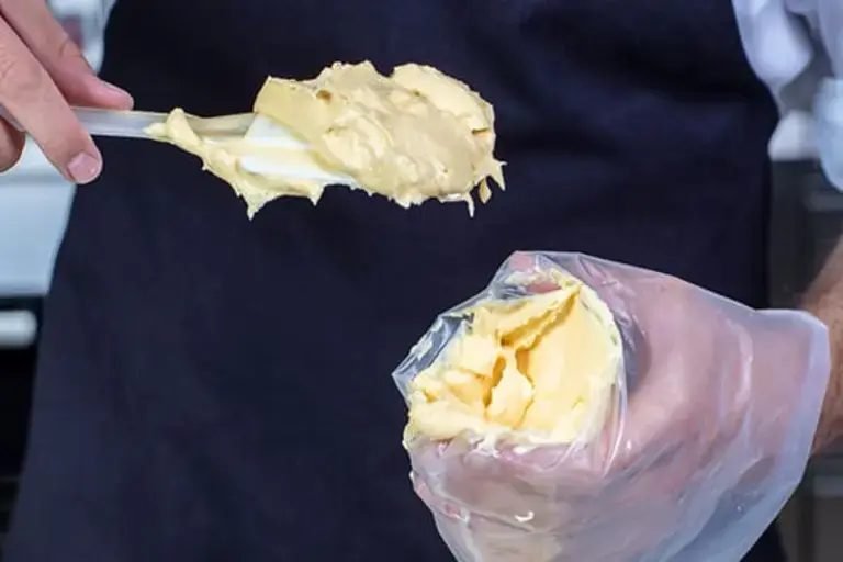 preparing the piping bag Courtesy of Chef Łukasz Moneta