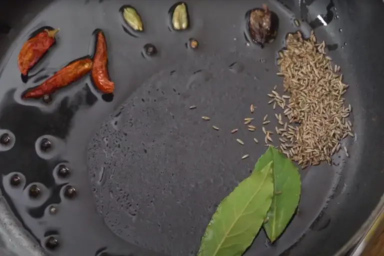 Spice hot pan for Palak Gosht