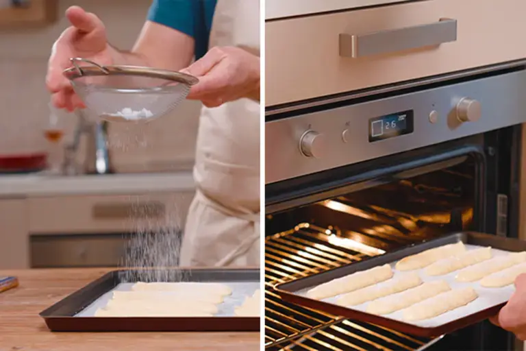 Dusting the savoiardi with sugar.