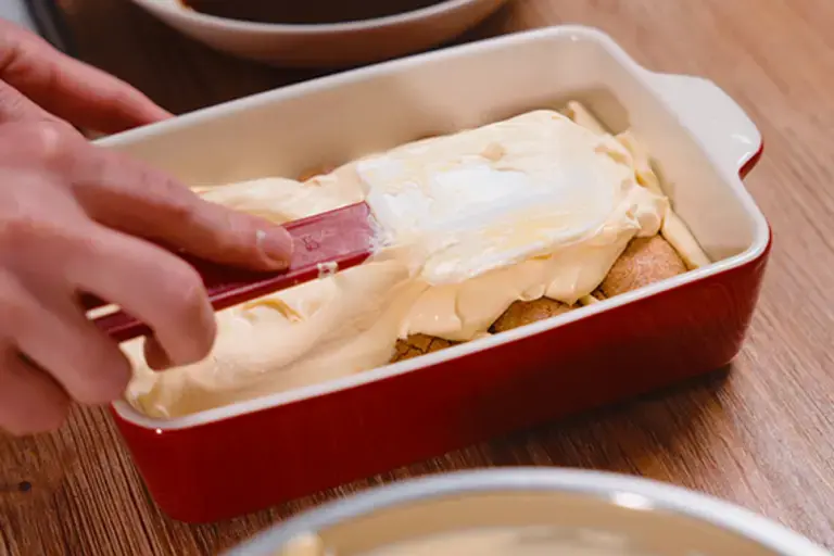 Layering the tiramisù.