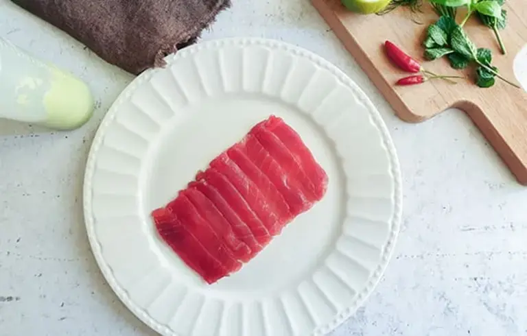 tuna slices on plate for Tuna carpaccio recipe