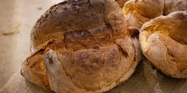 Traditional bread simili sisters
