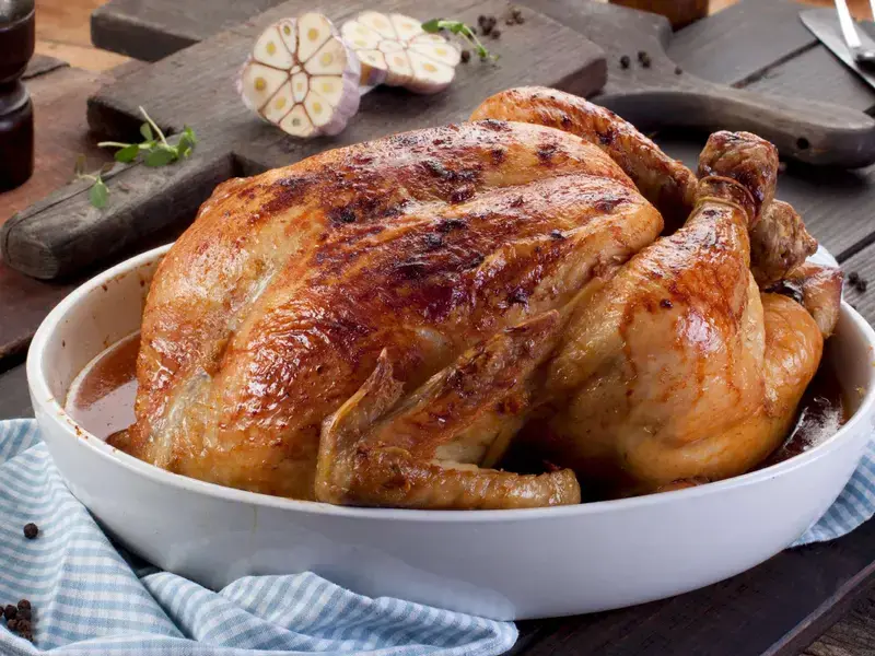 whole roast chicken© StockFood _ wawrzyniak.asia