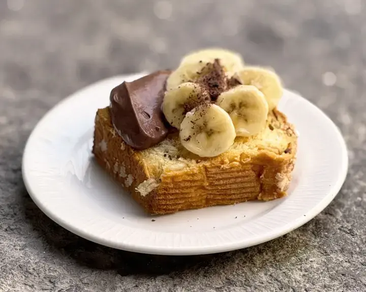 Colomba with Chocolate Mousse, Bananas and Chocolate Curls by Alessio Magistro.