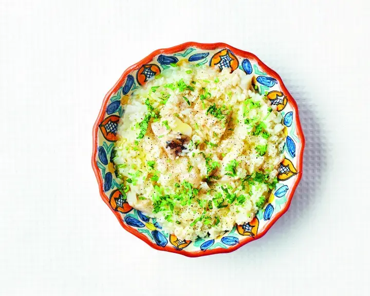 A bowl of arroz de bacalhau by Leandro Carreira.